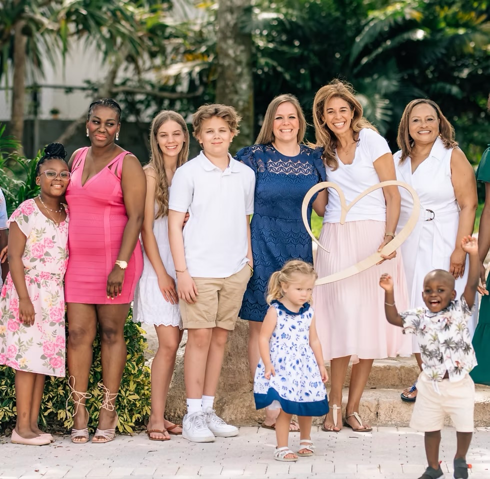 Seated family photo, Mother with five kids.